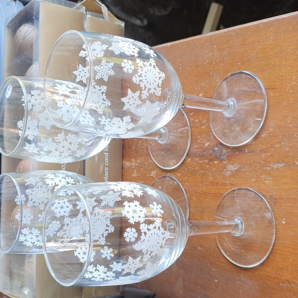 Wine glasses set of 4